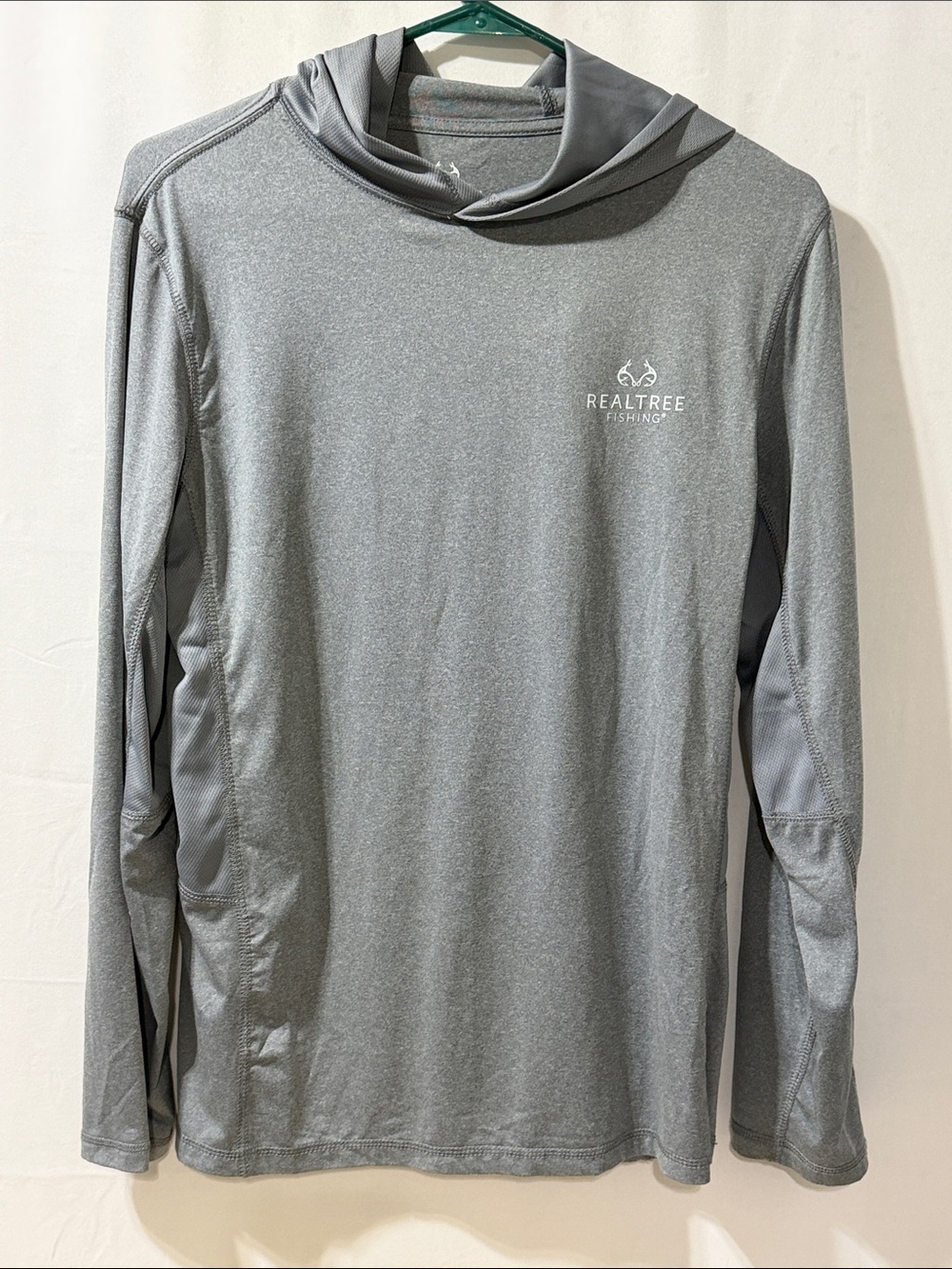 Realtree Lightweight Hooded Performance Shirt in Gray